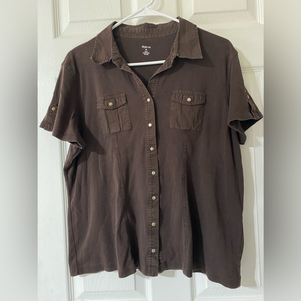 Style&Co Women’s Brown snap down short sleeves tee shirt Size XL. 🌸